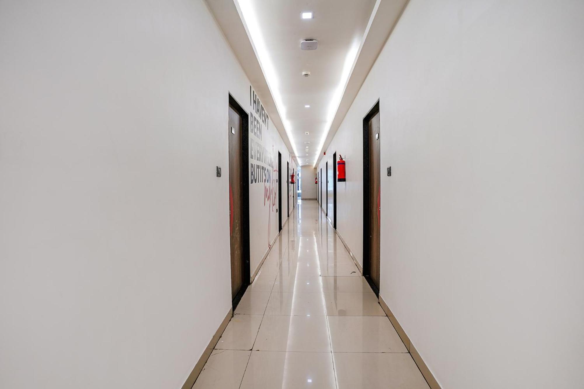 Fabhotel Lotus I Surat Exterior foto